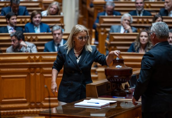 Deputada de Almeirim toma posse na Assembleia da República pela primeira vez