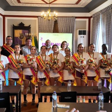 Equipa Sub-14 feminina do Chamusca Basket Clube distinguida pela conquista do Campeonato Nacional