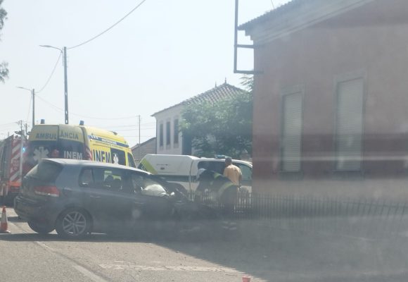 Despiste provoca um ferido na EN118 em Benfica do Ribatejo