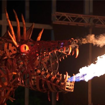 Dragão cuspidor de fogo promete espetáculo nas ruas de Santarém