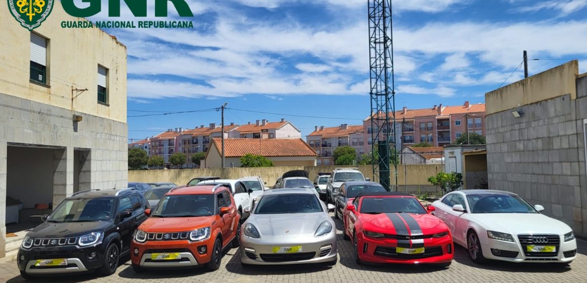 GNR detém homem por burlas qualificadas, abuso de confiança e apreende vários carros