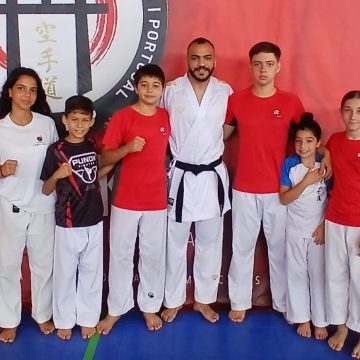 Atletas do Centro de Karaté Amicale de Almeirim participaram em estágio com Campeão Mundial