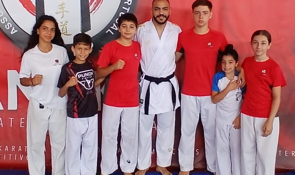 Atletas do Centro de Karaté Amicale de Almeirim participaram em estágio com Campeão Mundial