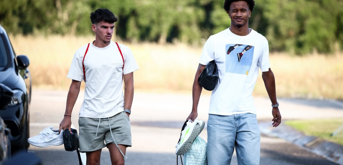 Lucas Anjos e Daniel Bragança no arranque dos trabalhos do campeão