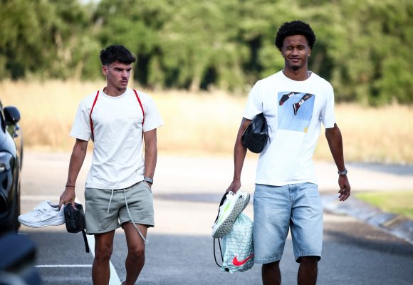 Lucas Anjos e Daniel Bragança no arranque dos trabalhos do campeão