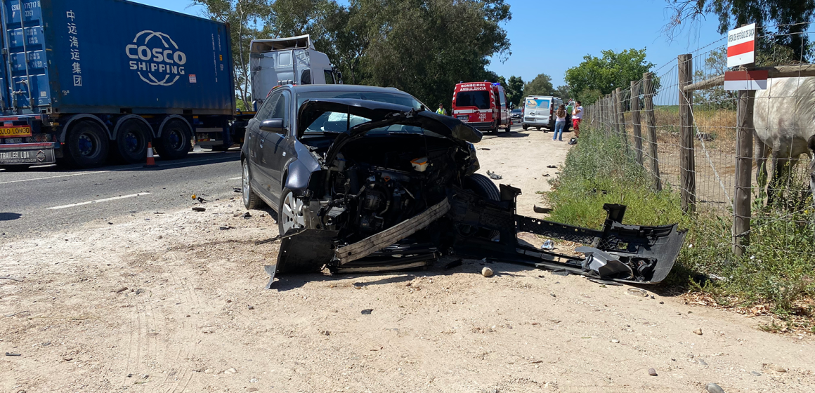 Colisão provoca dois feridos junto à Quinta da Alorna