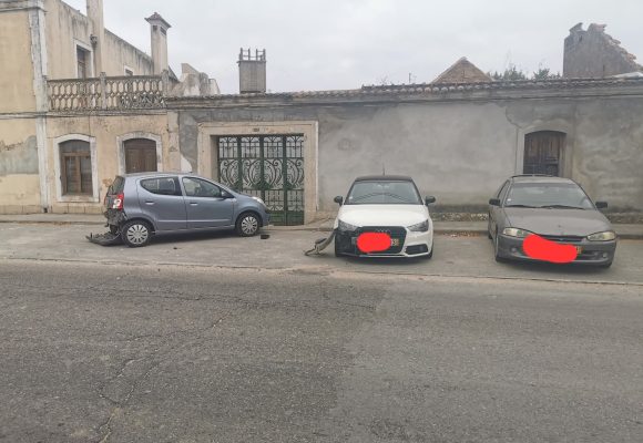 Acidente com fuga em Benfica do Ribatejo