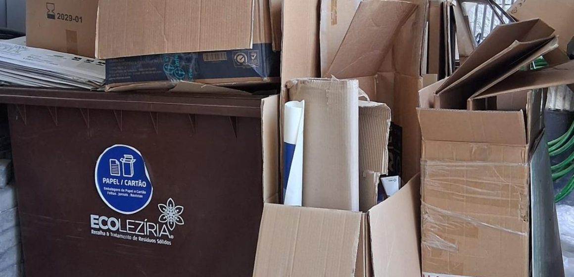 papelão ecolezíria Recolha de reciclagem atrasada deixa empresas cheias de cartão