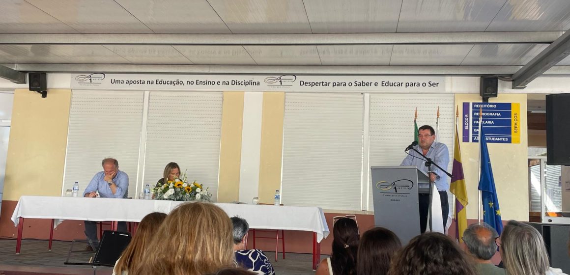 Professor José Carreira toma posse