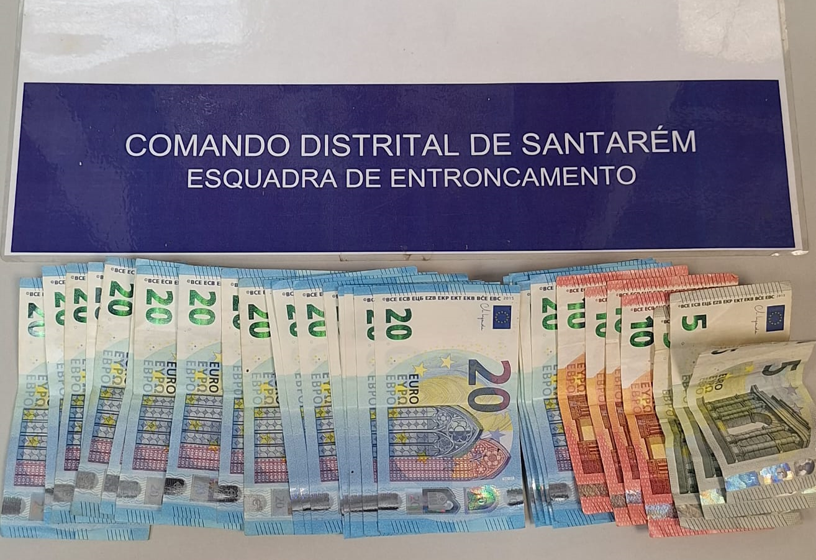 Jovem detido por condução ilegal e tráfico de droga