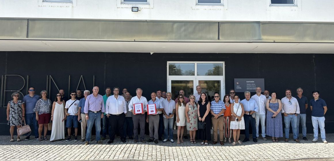 Pedro Ribeiro formaliza entrega das listas a Santarém