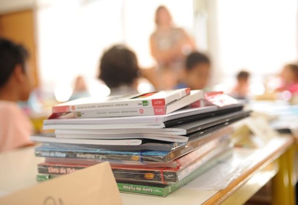 Entrega de manuais reutilizados decorre em setembro nas escolas de Almeirim