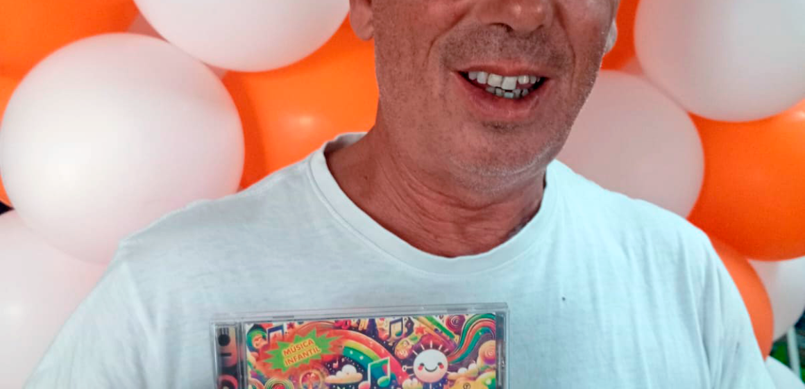 Tio Tobias canta e dança para divertir e educar