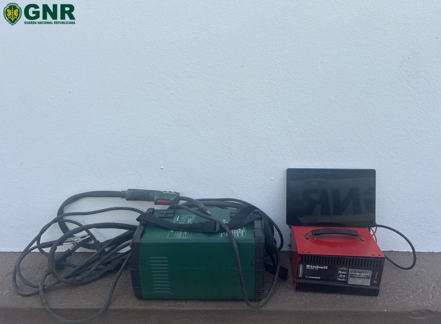 GNR detém duas mulheres por furto em armazém industrial em Almeirim