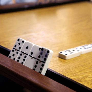 Jogos tradicionais em Almeirim: como o espírito de competição se reinventa nos cafés e cooperativas