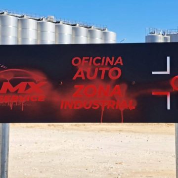 Placas publicitárias de futura oficina vandalizadas em Almeirim (c/fotos)