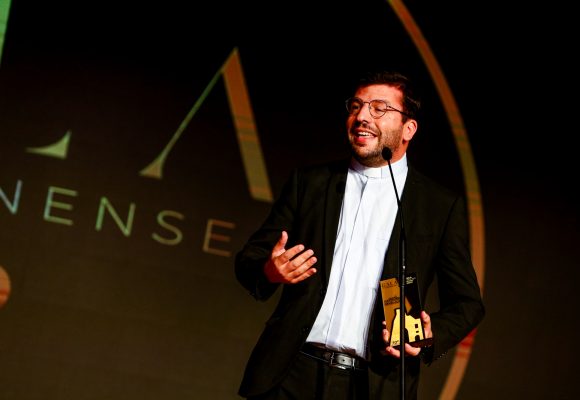 Gala O ALMEIRINENSE: Júri distingue o padre Bruno Filipe como a grande revelação do ano
