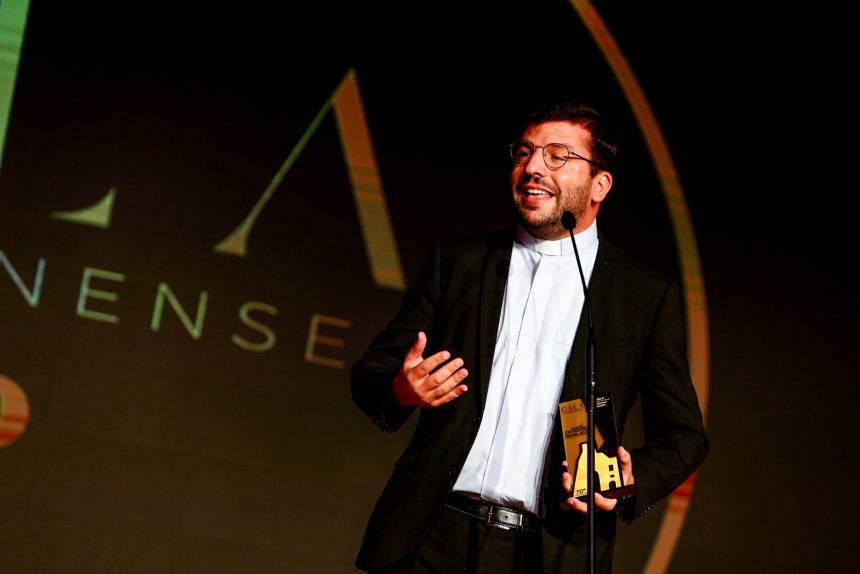 Gala O ALMEIRINENSE: Júri distingue o padre Bruno Filipe como a grande revelação do ano