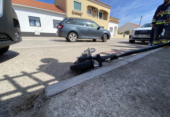 Homem ferido em colisão entre trotinete e automóvel em Fazendas de Almeirim