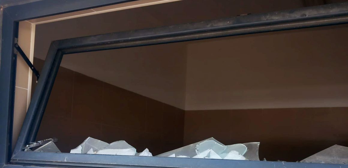 Atos de vandalismo provocam estragos em instalações públicas de Fazendas de Almeirim (c/fotos)