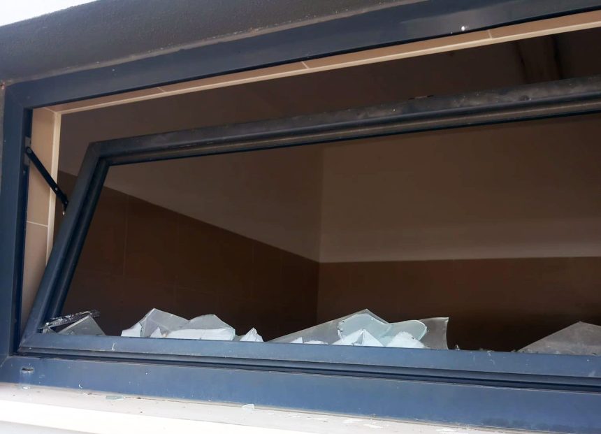 Atos de vandalismo provocam estragos em instalações públicas de Fazendas de Almeirim (c/fotos)