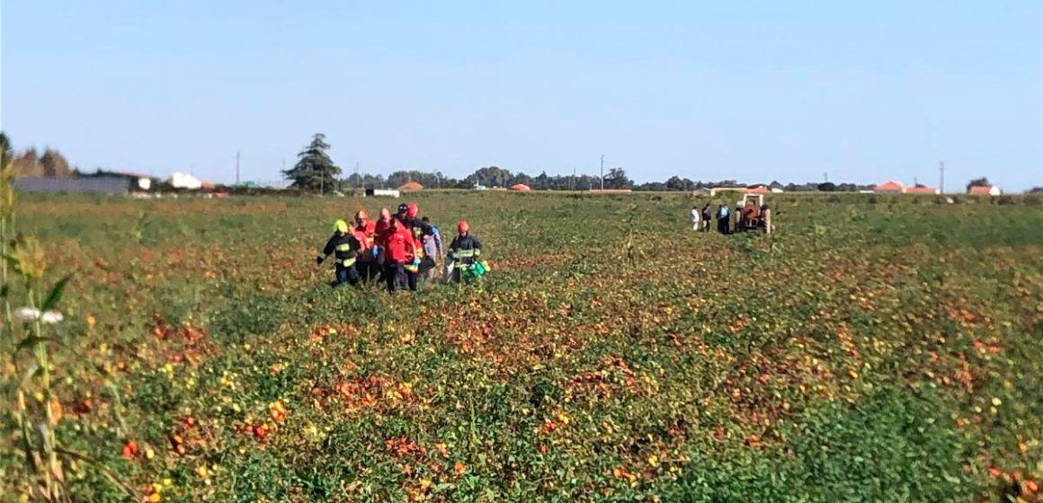 Trabalhador ferido após atropelamento por trator agrícola na Azeitada