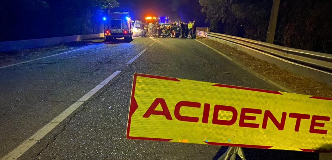 Choque frontal na EN118 provoca três feridos e corta estrada nos dois sentidos na Gouxaria