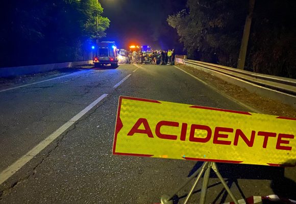 Choque frontal na EN118 provoca três feridos e corta estrada nos dois sentidos na Gouxaria