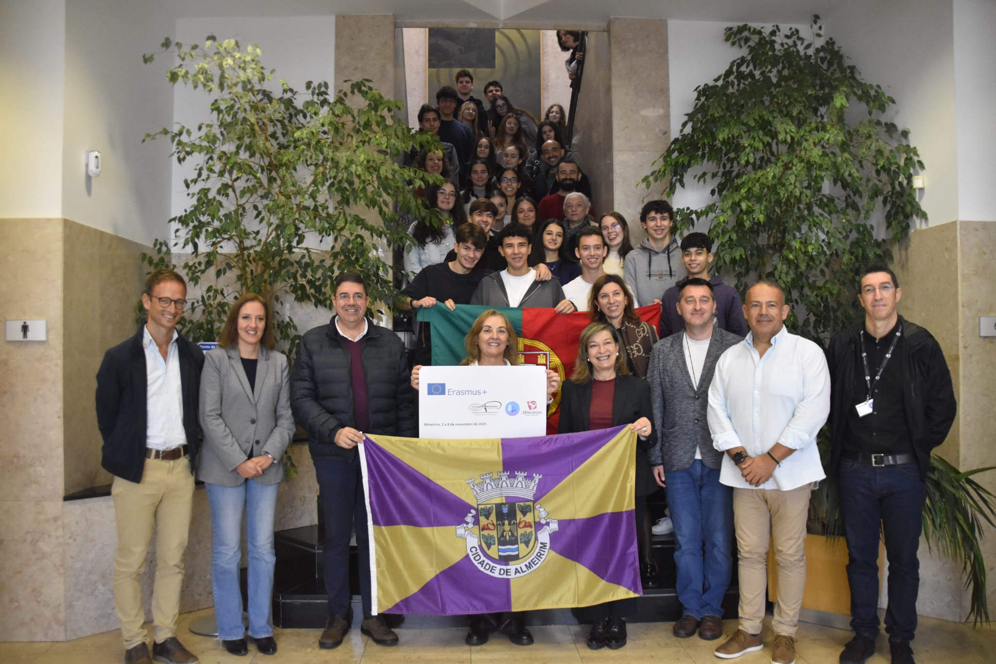 Agrupamento Escolas Almeirim recebe alunos do Programa Erasmus + no projeto ARISE