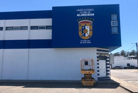 Estádio Dom Manuel de Mello continua a ser alvo de melhorias durante o defeso
