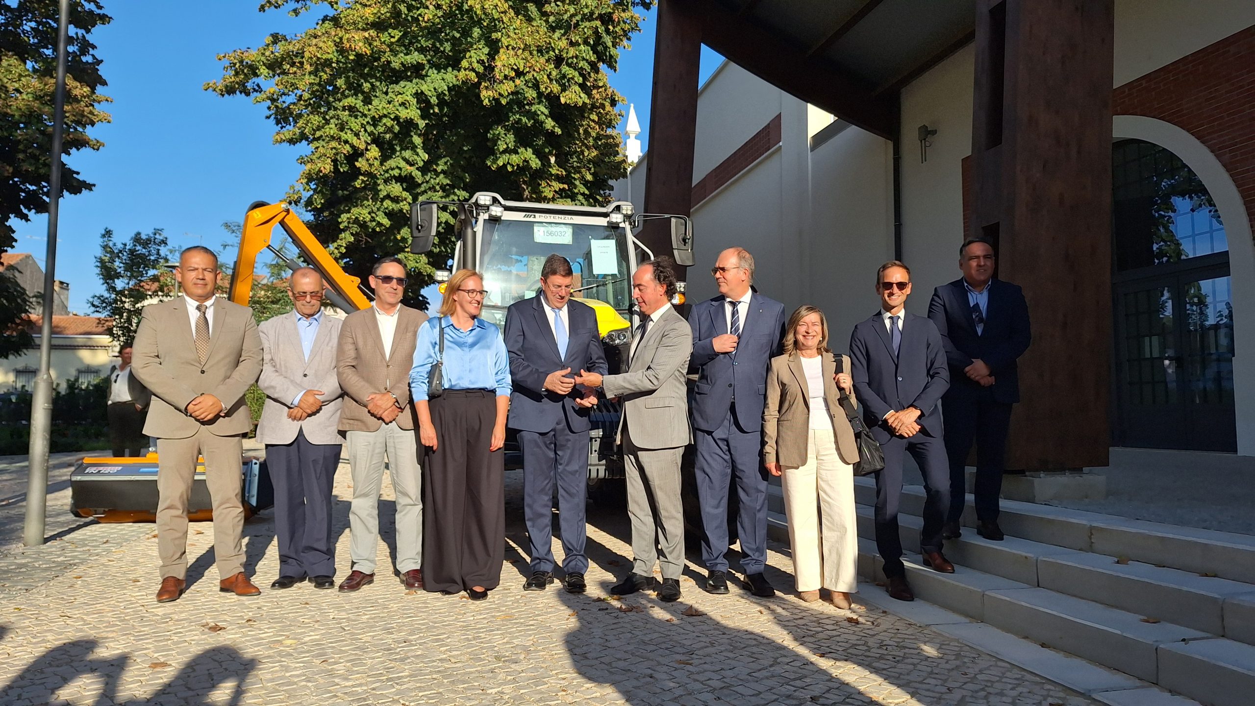 Novo trator vai apoiar gestão da floresta nas quatro freguesias de Almeirim